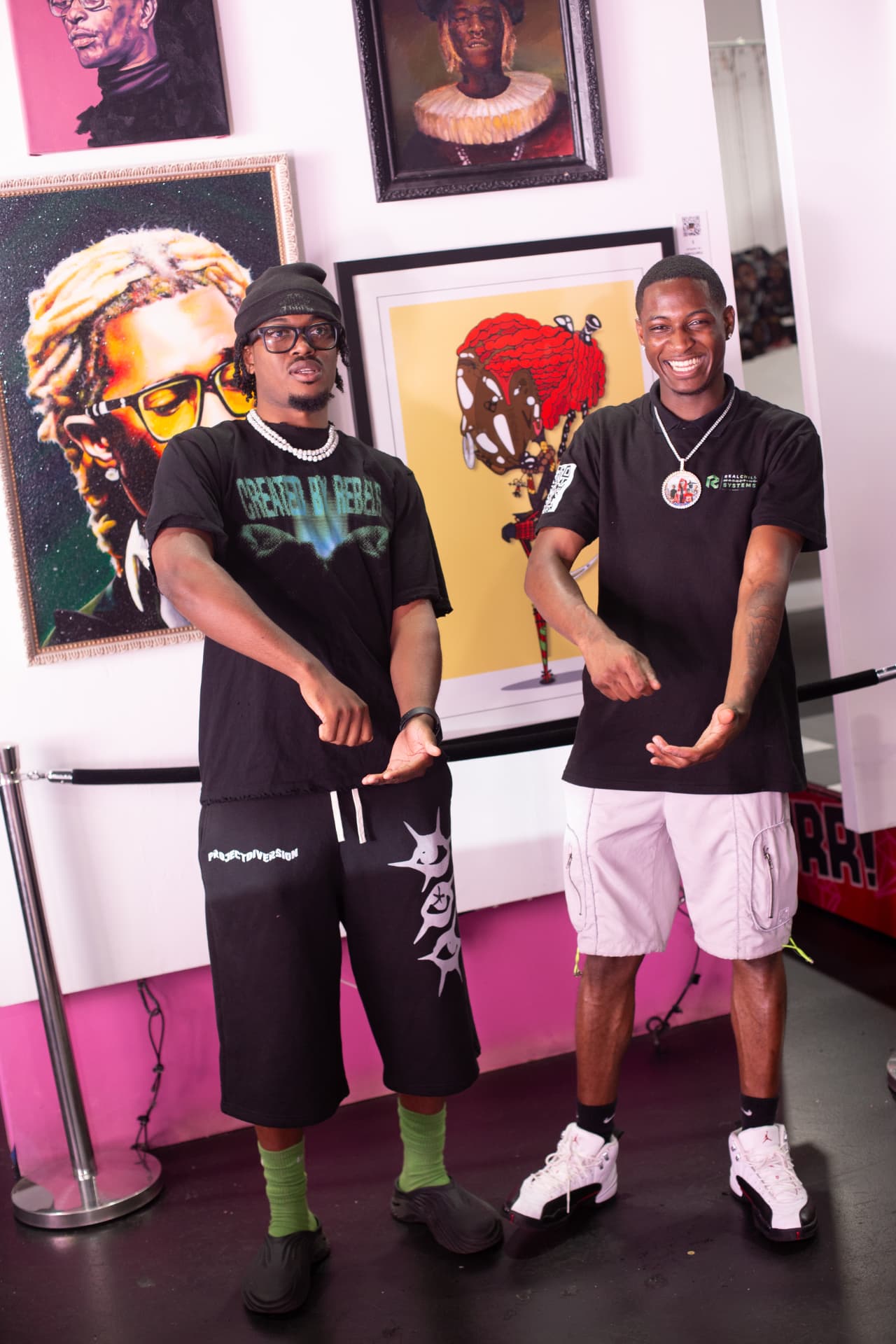 Trap Streamer Night β guests in the art gallery